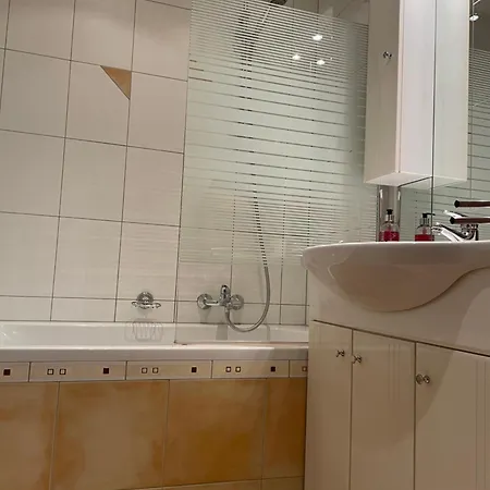 Pupeter Apartment *